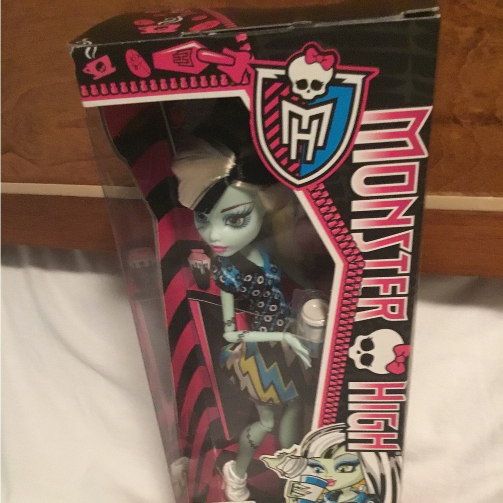 SALE! 2013 Monster High Frankie Stein Coffee Bean Doll new in the box